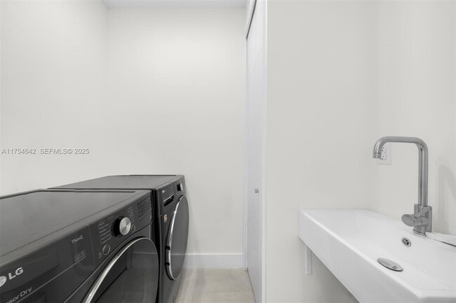 Building Photo - 1201 W 47th St