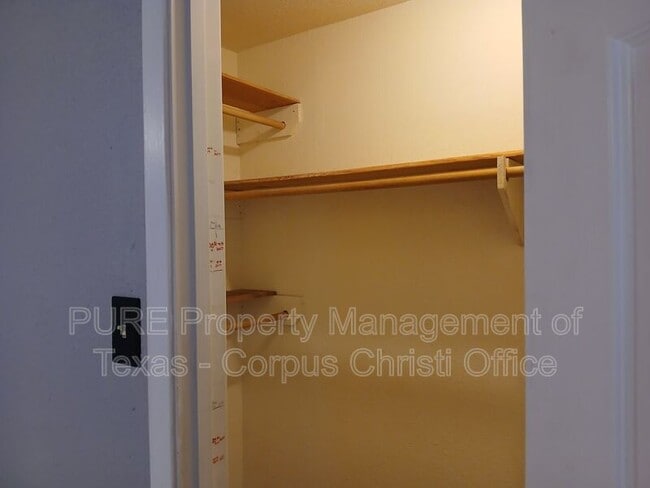 Building Photo - 4033 Sandy Hollow Creek Dr