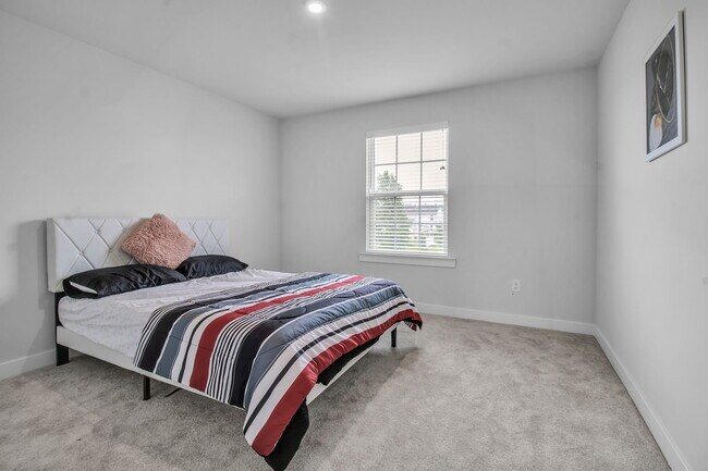 Building Photo - 4966 Brauer Dr