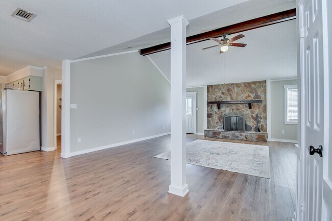 Building Photo - 4 Bedroom Ranch in Columbia County