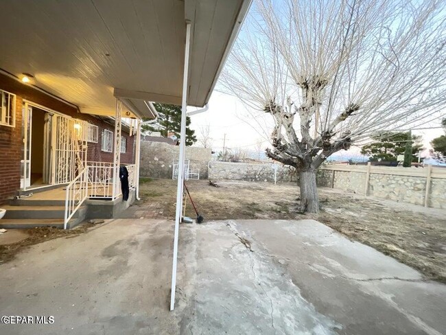 Building Photo - 316 Barcelona Dr