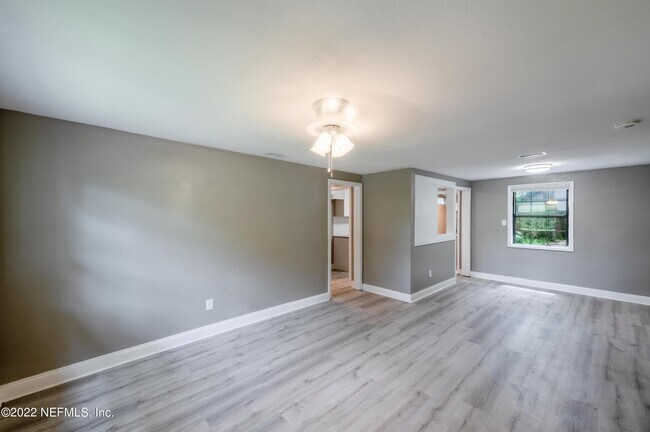 Building Photo - 7832 Newton Rd