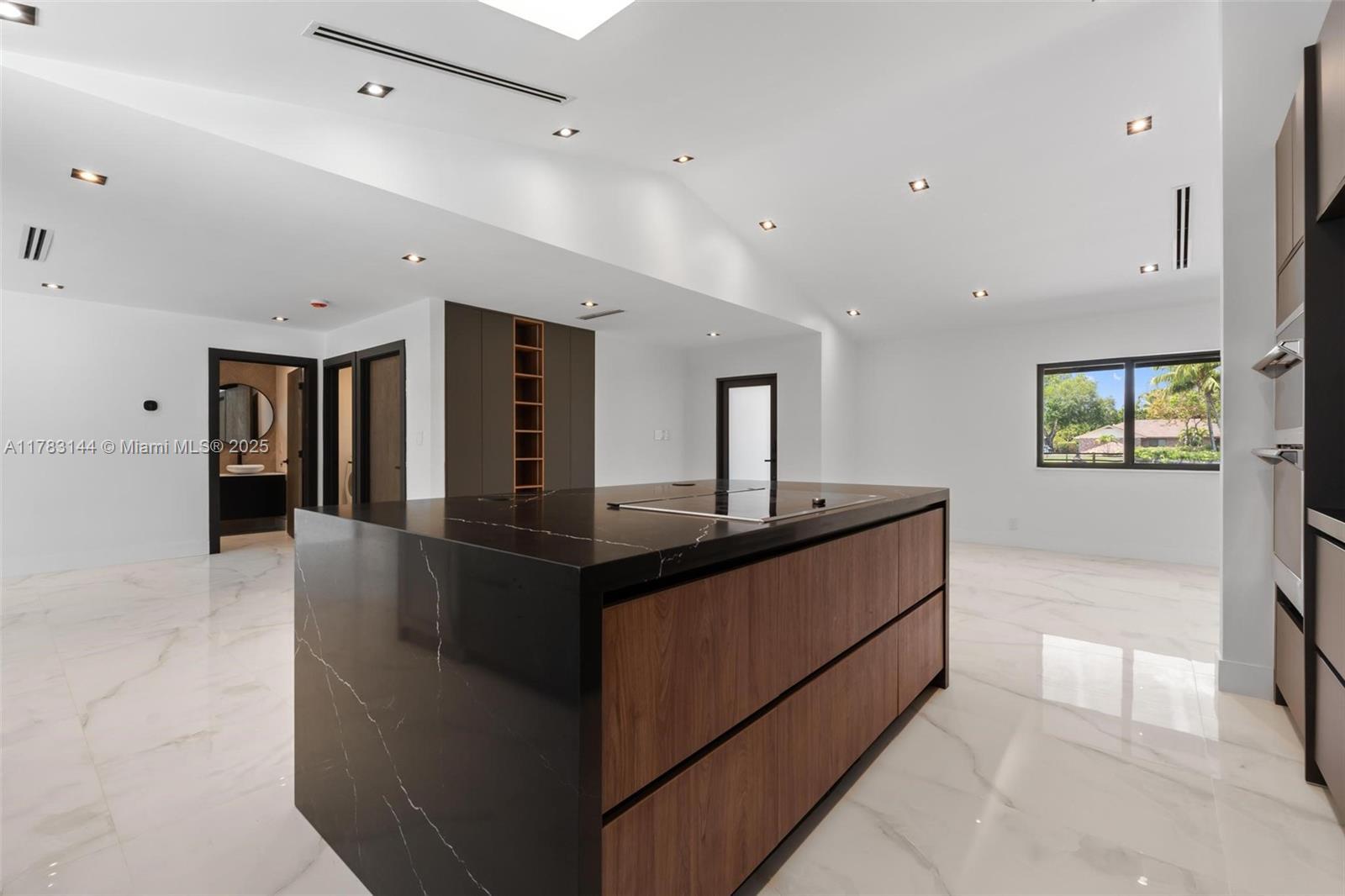 Building Photo - 5020 Hawkhurst Ave