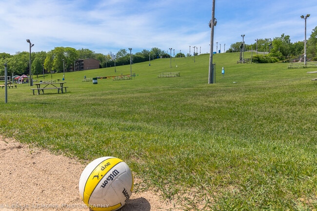 Building Photo - 5900 Oakwood Dr