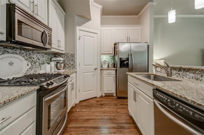 Building Photo - 7333 Valley View Ln