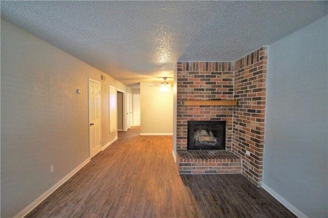 Building Photo - 1320 Southport Dr