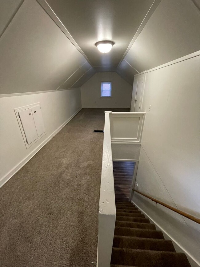 Building Photo - Beautiful Remodeled 3-Bedroom, 1-Bathroom ...