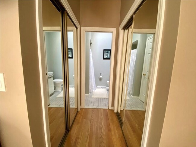 Building Photo - 9 Shadow Brook Ln