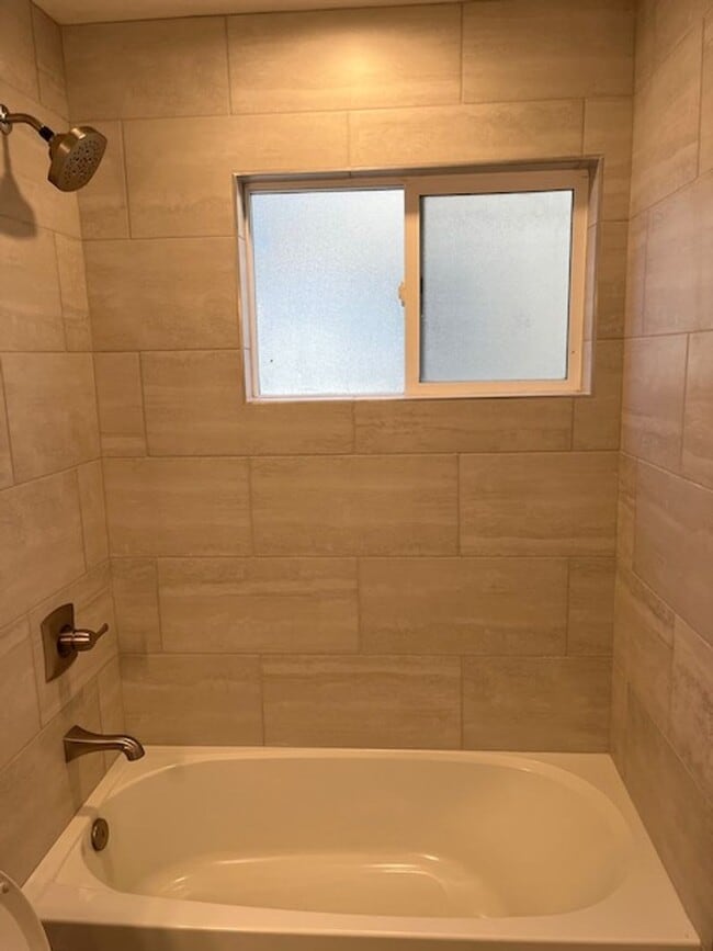 Building Photo - Nice remodeled studio in prime location