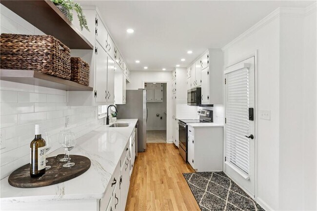 Building Photo - 2888 Bonanza Dr