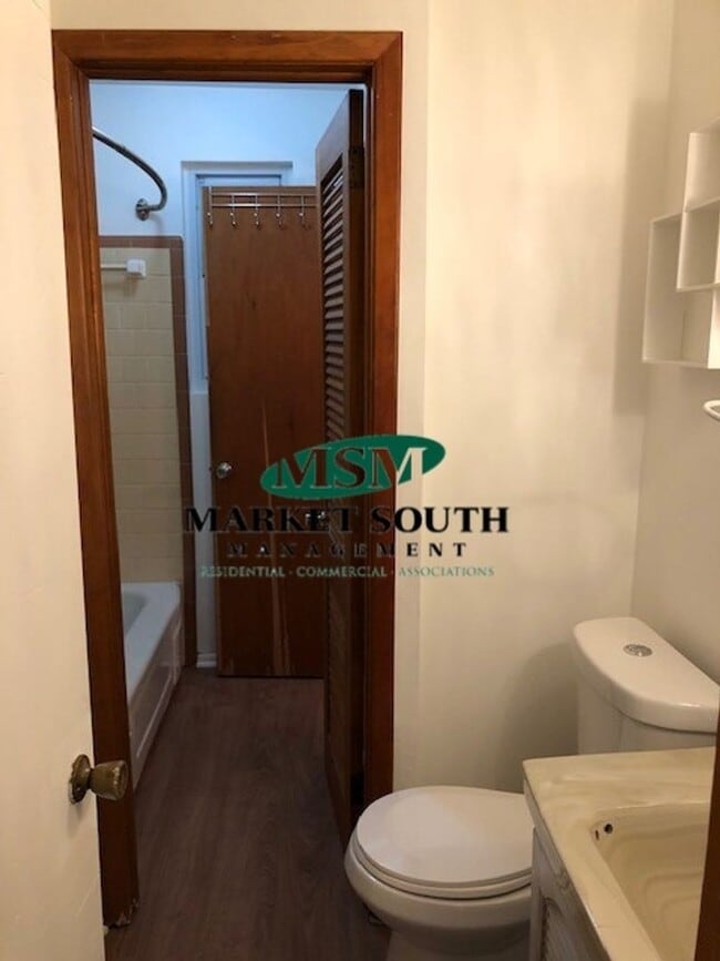 Building Photo - Convenient Southside Location