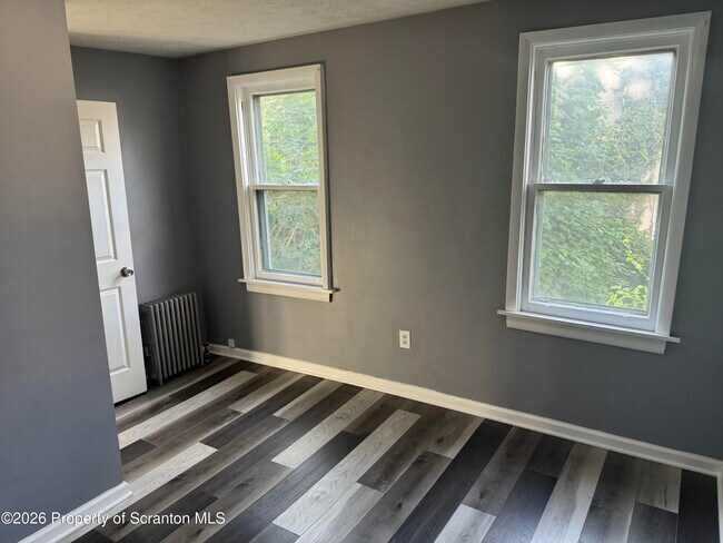Building Photo - 219 N Bromley Ave