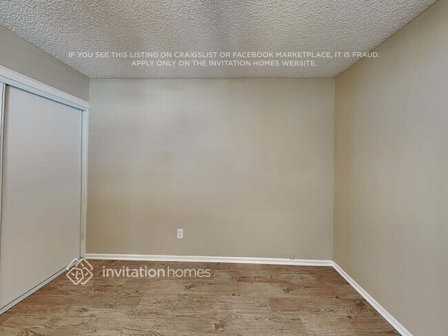 Building Photo - 5405 N Acacia Ave