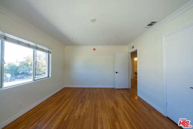 Building Photo - 9205 Alcott St
