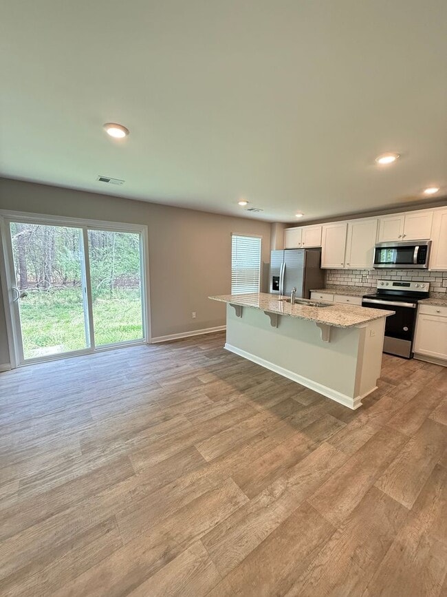 Building Photo - Rivergate