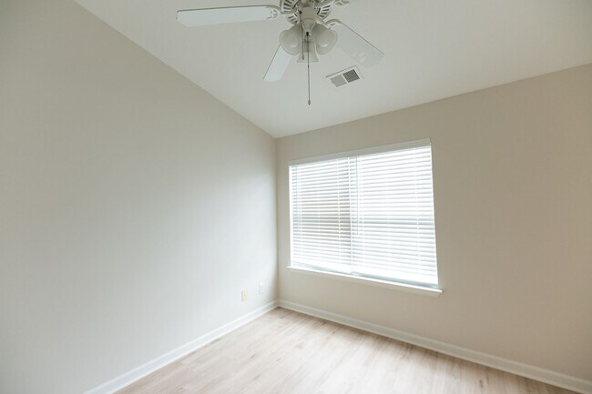 Building Photo - 306 Snowy Owl Ct
