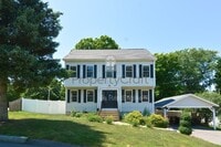 Building Photo - 6 Meeting House Ln