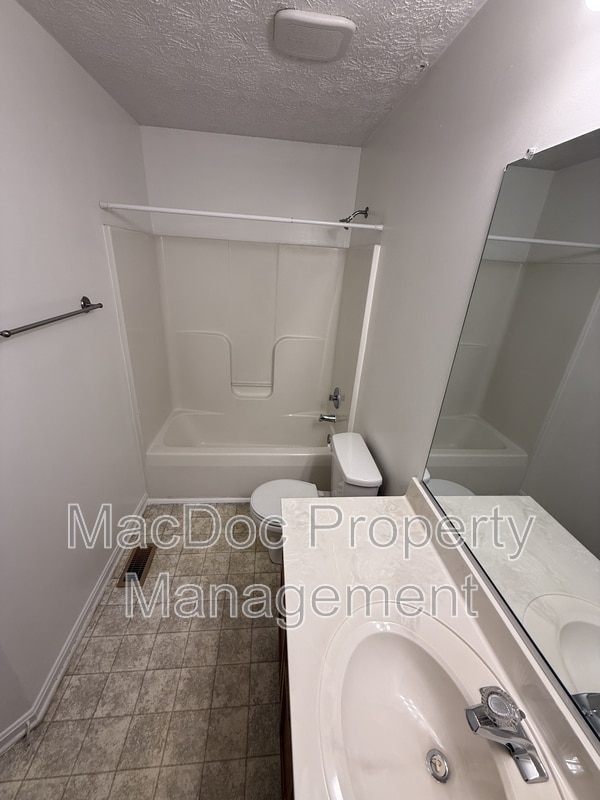 Building Photo - 10500 Boxmeer Ct