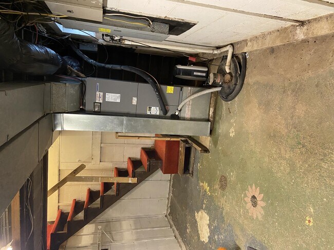 Building Photo - 235 E 2nd St