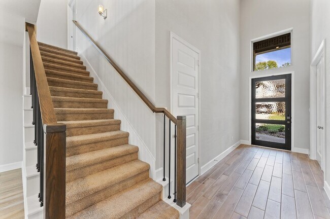 Building Photo - 528 Oakview Bend Dr