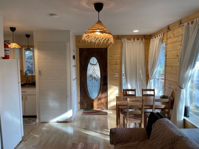 Building Photo - Nice condo near Heavenly available now!