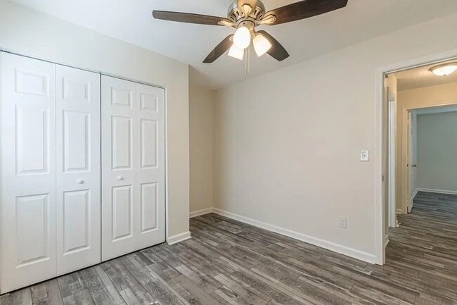 Building Photo - 5545 Northcut Dr