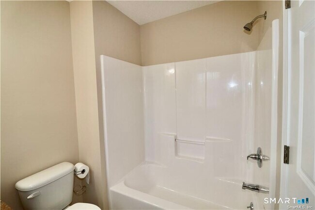 Building Photo - 15 Gianna Dr