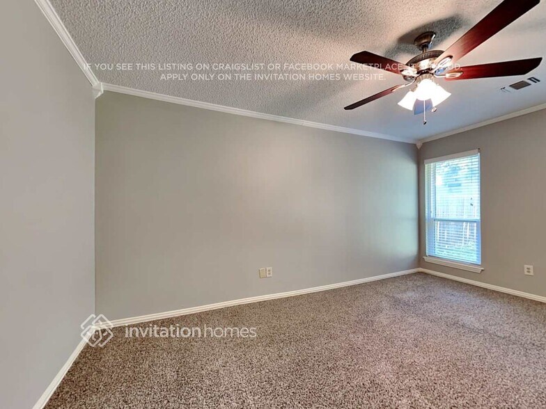 Building Photo - 6476 Green Ridge Dr