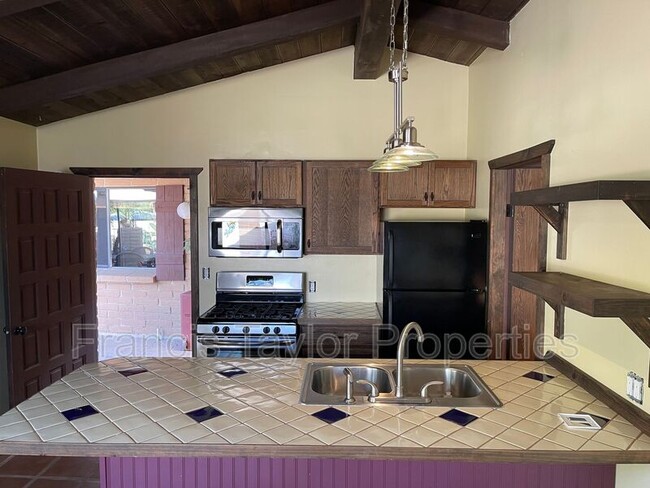Building Photo - 3043 Bernardo Ave