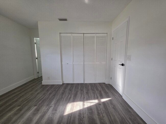 Building Photo - 718 Whippoorwill Ln