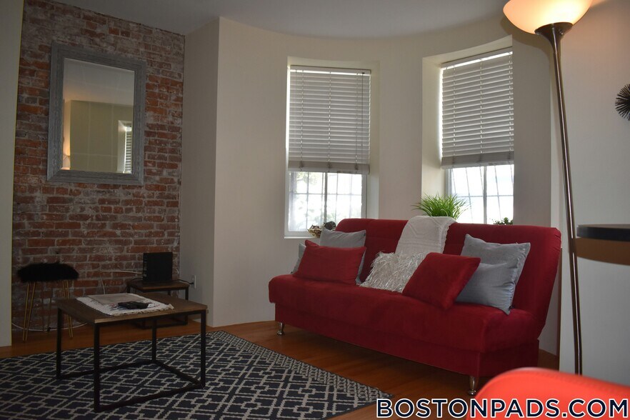 Building Photo - 90 St Botolph St