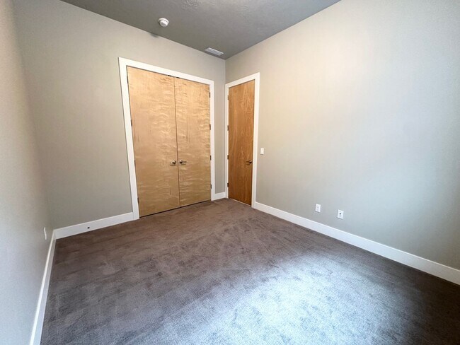 Building Photo - Rarely available in the most preferred River District! Available July 2026