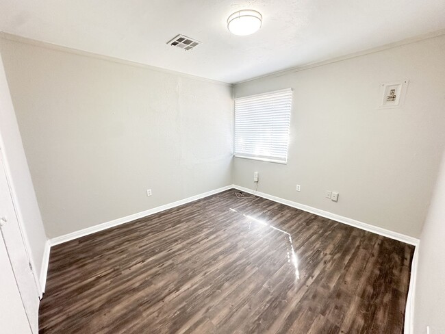 Building Photo - Move in ready - 3 Bed - 1 Bath!