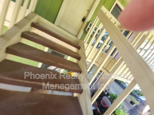 Building Photo - 2800 Kalmia Ave