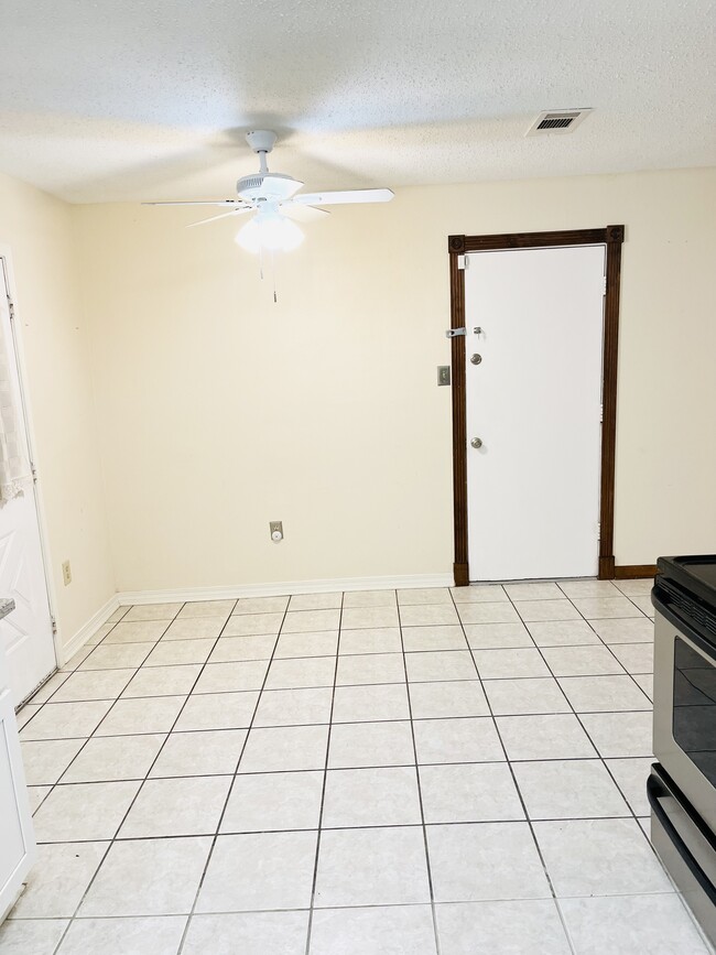 Building Photo - 1534 Delta Dr