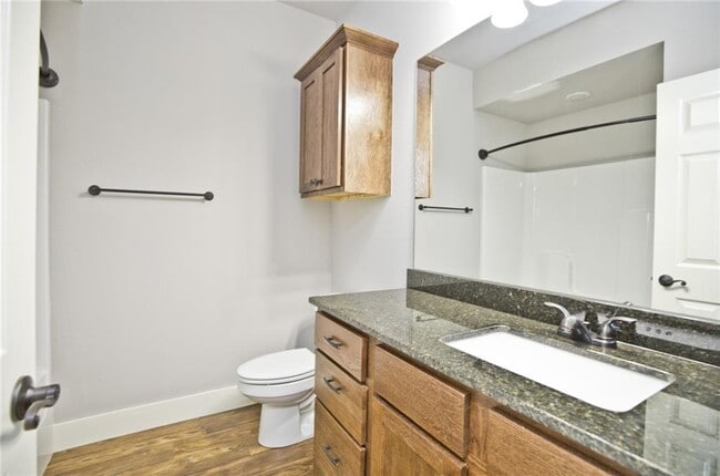 Building Photo - 302 Alder St