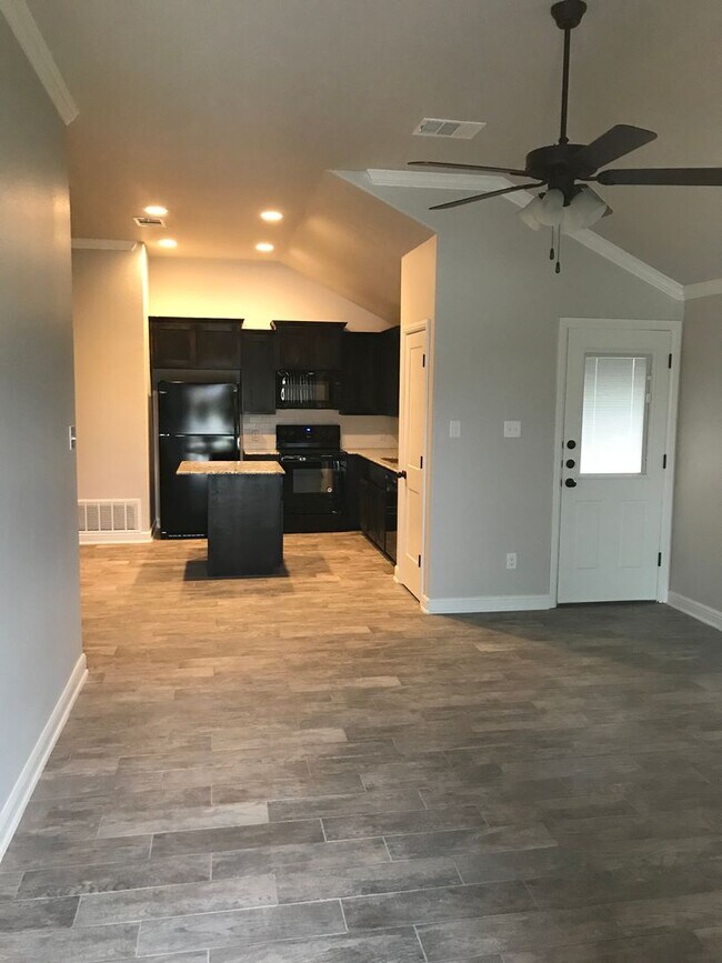 Building Photo - Charming 2 Bed / 2 Bath Duplex in Trimmier...