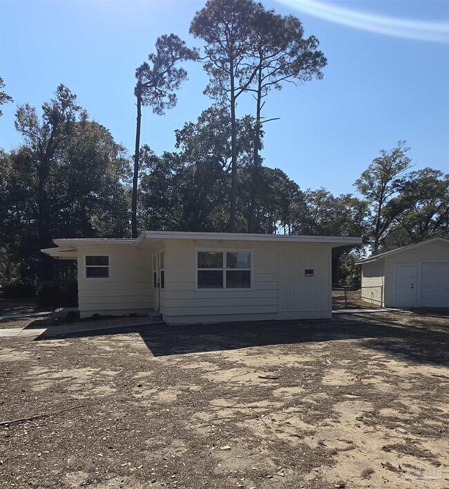 Building Photo - 207 Hart Dr