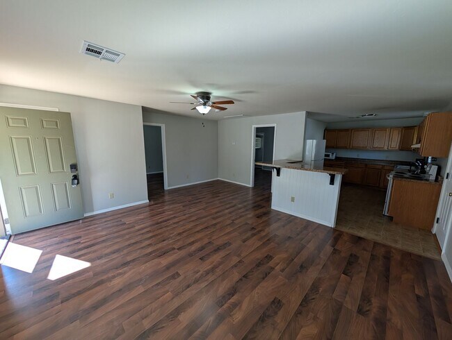 Building Photo - 2 bedroom 1 bathroom house in Downtown Edmond with central heat and air and washer/dryer hookup