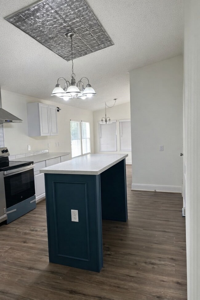 Building Photo - 17319 Wells Dr