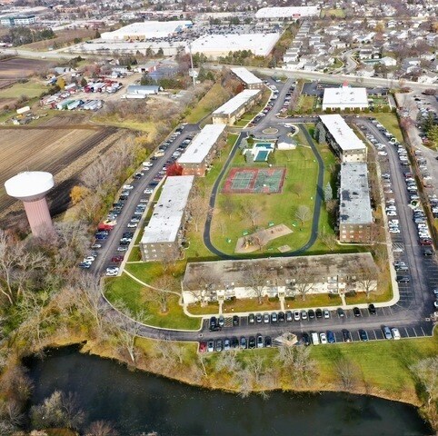 Building Photo - 573 Fairway View Dr