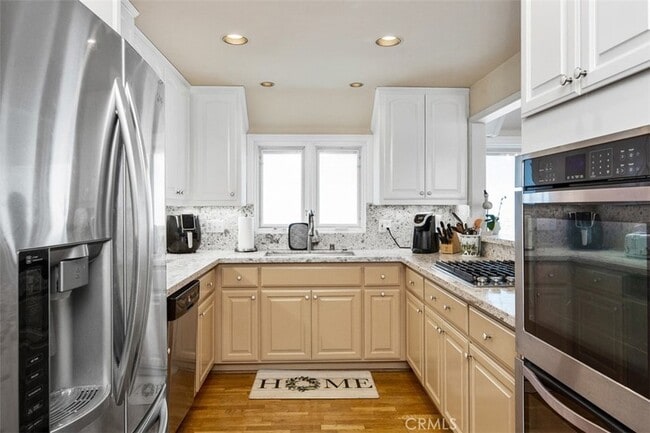 Building Photo - 181 Sunset Terrace