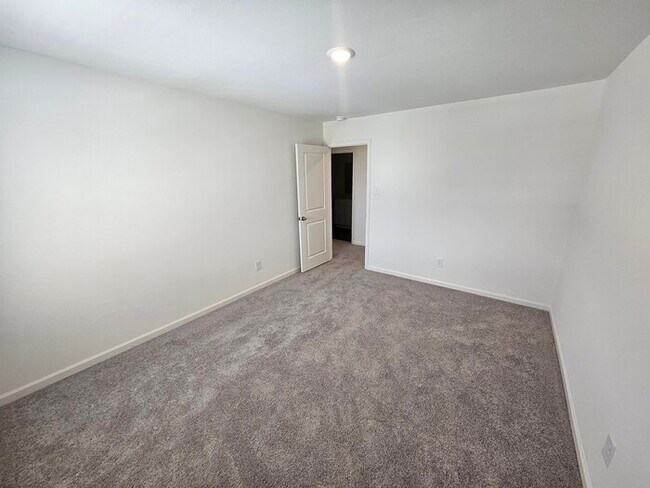 Building Photo - Brand new 5 bed & 3 bath home in EMISD