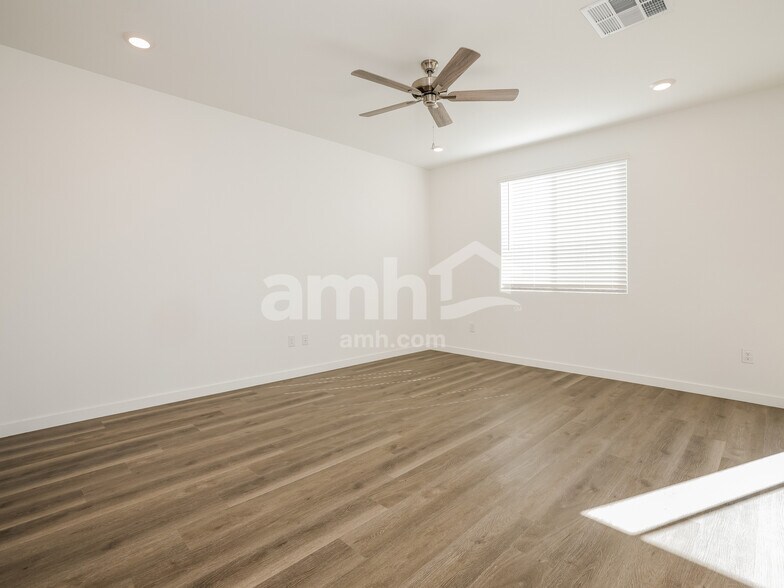 Building Photo - 2411 Dolly Ave