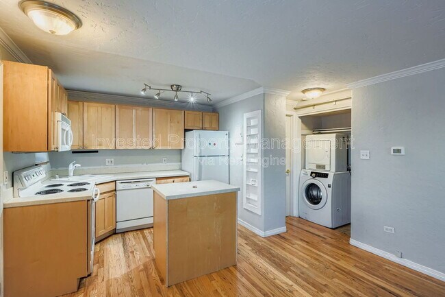 Building Photo - 1243 Vine St