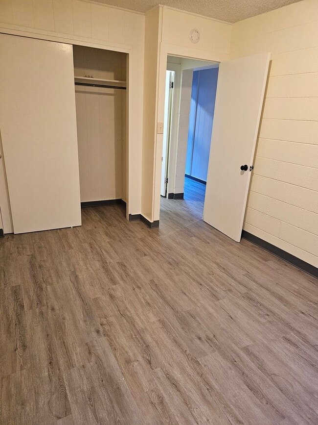 Building Photo - Newly Renovated 1 BD in Hilo Town!