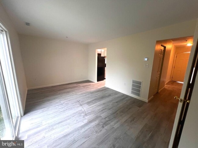 Building Photo - 45293 Rumsford Ln