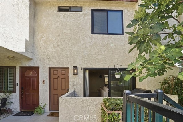 Building Photo - 9960 Owensmouth Ave