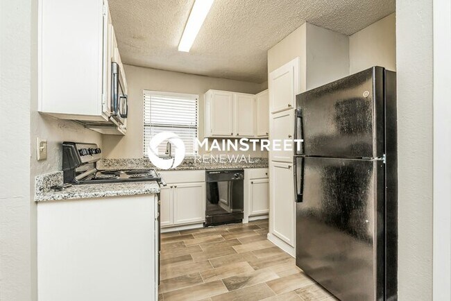 Building Photo - 3 Bedroom Pet-Friendly Home in Mesquite, TX with Main Street Renewal