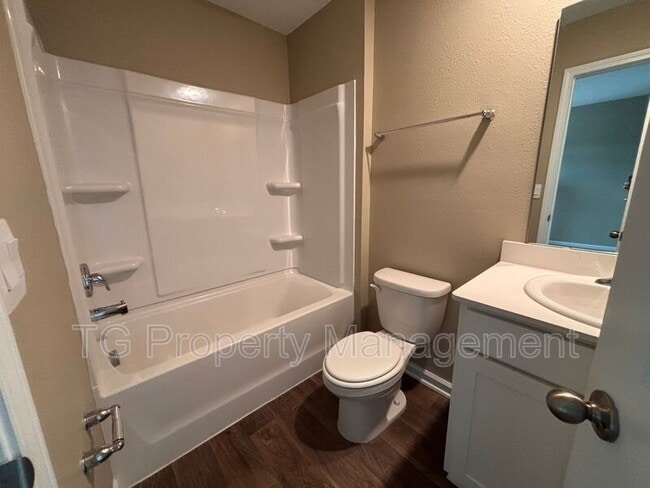 Building Photo - 903 Rivertree Pl